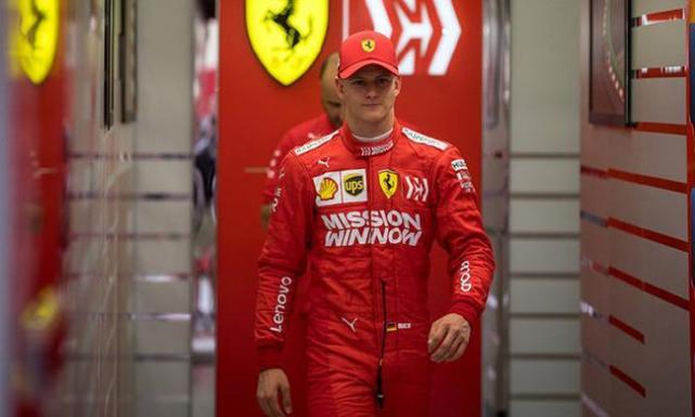 梅赛德斯力克迈凯伦，汉密尔顿扛起全队